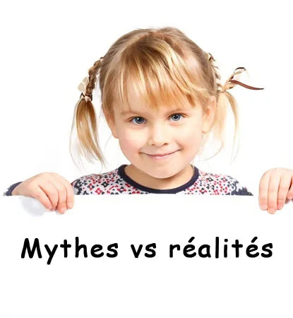 Fillette tenant une pancarte blanche portant le texte « Mythes vs réalités »