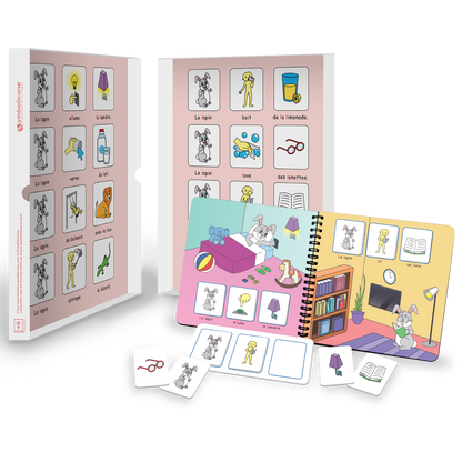 Boîte métallique ouverte d’un livre magnétique du coffret : livret en spirale et pièces
